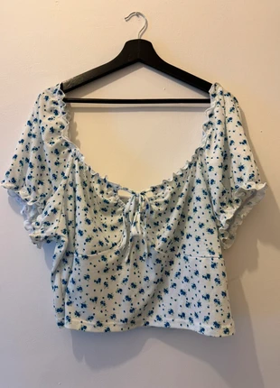 Top court fleuri, merk: Shein, staat: Heel goed, maat: 4XL / 48 / 20, € 3,00, € 3,85 inclusief Kopersbescherming