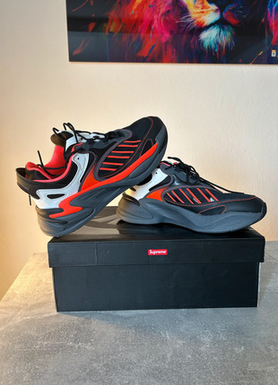 Adidas Ozmorph Noir/grise/Solar rouge Taille 42 2/3, marque: adidas, état: Bon état, taille: 42,5, 25,00 €, 26,95 € Protection acheteurs incluse