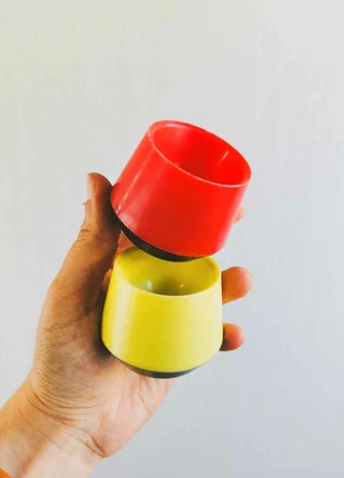 2 coquetiers publicitaires Mousline vintage – plastique rouge & jaune – années 70, estado: Bueno, 6,50 €, 7,53 € Protección al comprador incluida