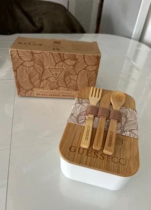 Lunbox Guess, brand: GUESS, condition: New with tags, €18.00, €19.60 includes Buyer Protection