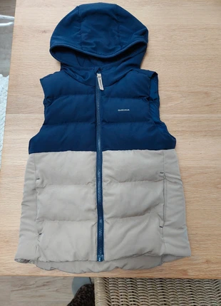 Doudoune sans manche quechua, marque: Quechua, état: Bon état, taille: 5 ans / 110 cm, 4,00 €, 4,90 € Protection acheteurs incluse