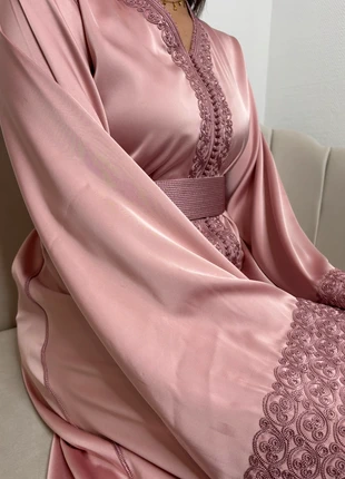 Caftan satin surcommande, marque: Sur Mesure, état: Neuf avec étiquette, taille: Taille unique, 130,00 €, 137,20 € Protection acheteurs incluse