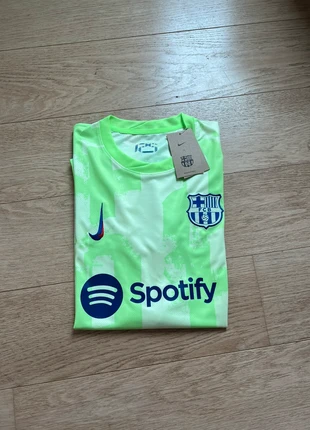 Maillot Barcelone vert, marque: Nike, état: Neuf avec étiquette, taille: M, 25,00 €, 26,95 € Protection acheteurs incluse