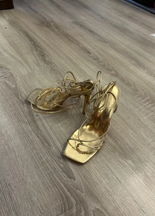 Heels, marca: H&M, estado: Muy bueno, tamaño: 38, 10,00 €, 11,20 € Protección al comprador incluida