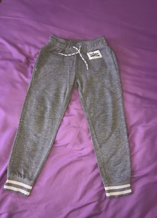 Jogginghose, merk: Lupoline, staat: Goed, maat: 6 jaar / 116 cm, € 1,50, € 2,28 inclusief Kopersbescherming