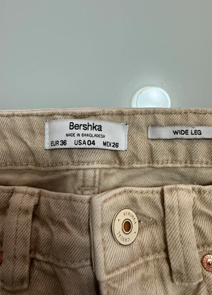 Jeans beige con strappi sulle ginocchia tg 36, marke: Bershka, zustand: Gut, größe: XXS / 32 / 4, 6,00 €, 7,00 € inklusive Vinted-Käuferschutz