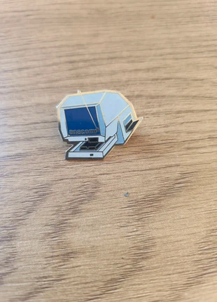 Pin’s vintage Anacom – ordinateur rétro, merk: ANACOM, staat: Goed, € 5,00, € 5,95 inclusief Kopersbescherming