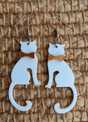 Boucles d'oreilles chat blanc 🤍🐈, marque: BLANC, état: Neuf sans étiquette, 5,00 €, 5,95 € Protection acheteurs incluse