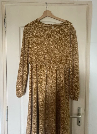 robe blanche et dorée, marque: Shein, état: Très bon état, taille: XXL / 44 / 16, 5,00 €, 5,95 € Protection acheteurs incluse