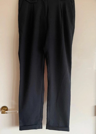 Zwarte hgh waist broek met rechte pijpen en omslag. Mansfield model. Nieuwprijs 144,95 eur, marque: Sessun, état: Très bon état, taille: L / 40 / 12, 45,00 €, 47,95 € Protection acheteurs incluse