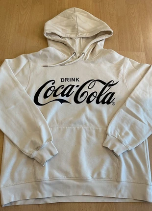 Coca Cola Hoodie, marke: H&M, zustand: Sehr gut, größe: M / 38 / 10, 5,00 €, 5,95 € inklusive Vinted-Käuferschutz