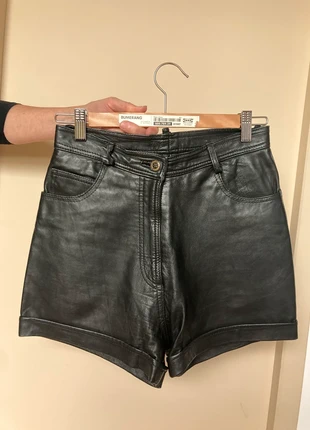 Short Vintage en cuir / London 90’s, condizioni: Ottime, taglia: S / IT 40 / EU 36, €5.00, €5.95 include la Protezione acquisti