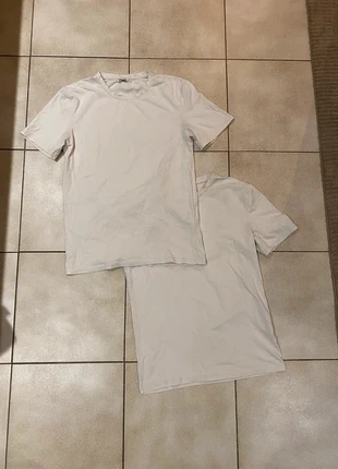 lot de deux t shirt blanc zara taille S, marque: Zara, état: Bon état, taille: S, 6,00 €, 7,00 € Protection acheteurs incluse