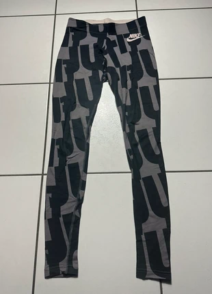 Legging noir et gris Nike, marca: Nike, estado: Muy bueno, tamaño: XS / 34 / 6, 8,00 €, 9,10 € Protección al comprador Pro incluida