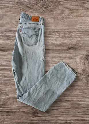 Jean Femme Levi’s 712 Slim - Bon état - W31 L32 / FR 42, marca: Levi Strauss & Co., estado: Bom, tamanho: L / 40 / 12, €10.99, €12.24 inclui Proteção do Comprador Pro
