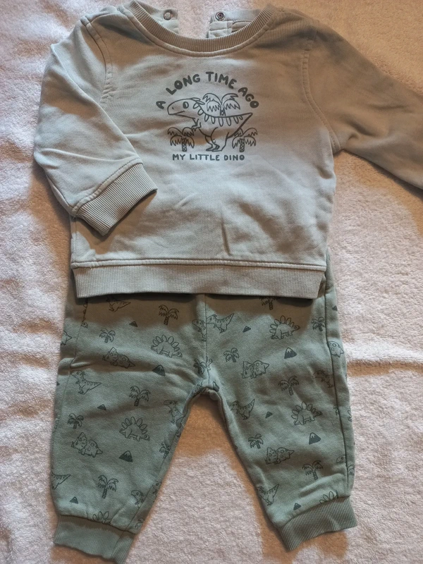 Ensemble sweat et pantalon taille 9 mois