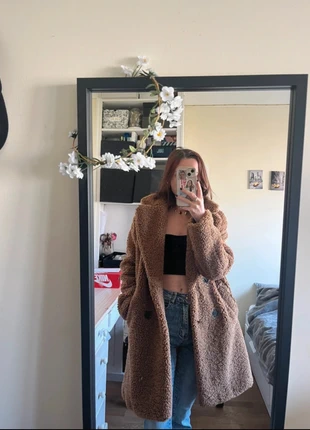 Manteau fourrure Bershka, merk: Bershka, staat: Heel goed, maat: XS / 34 / 6, € 25,00, € 26,95 inclusief Kopersbescherming