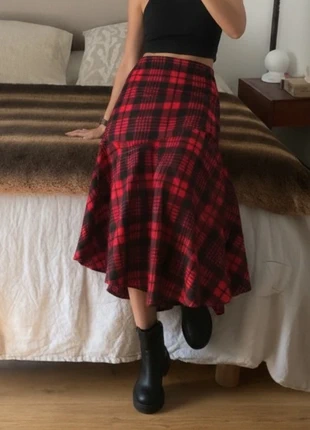Jupe Mi-Longue Tartan Rouge & Noir Queue de Poisson - Chic & Décontractée - 277, marque: yert, état: Très bon état, taille: S / 36 / 8, 39,99 €, 42,69 € Protection acheteurs incluse