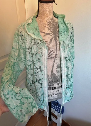 Veste gilet à capuche brodé turquoise taille unique, marque: Carla Giannini, état: Neuf avec étiquette, taille: Taille unique, 12,00 €, 13,30 € Protection acheteurs incluse