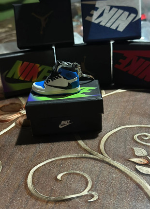 Portachiavi travis Scott, brand: Bianco, condizioni: Nuovo con cartellino, €7.00, €8.05 include la Protezione acquisti