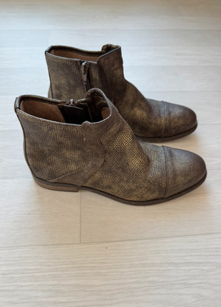 Bottines en cuir effet crocodile doré talon 2 cm Vanessa wu taille 38, marque: Vanessa Wu, état: Très bon état, taille: 38, 30,00 €, 32,20 € Protection acheteurs incluse