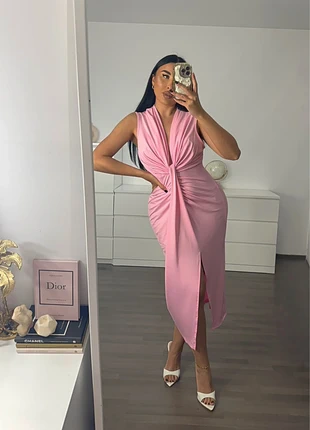 Magnifique robe midi rose bonbon avec fronces – baby pink XL dress, état: Neuf sans étiquette, taille: XL / 42 / 14, 30,00 €, 32,20 € Protection acheteurs incluse