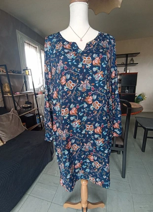 Robe femme Akoz 38 fleurie Bleu/ multicolore ( Bien lire la description ! ) Très bon état général 🌸, merk: Akoz, staat: Heel goed, maat: M / 38 / 10, € 6,00, € 7,00 inclusief Kopersbescherming