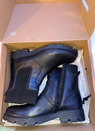 Bottines buggy en cuir, brand: Buggy, condizioni: Nuovo con cartellino, taglia: 38, €35.00, €37.45 include la Protezione acquisti