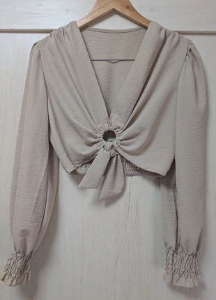 Blusa beige con nudo frontal – elegante y en perfecto estado (Talla M), marque: Local, état: Très bon état, taille: M / 38 / 10, 5,00 €, 5,95 € Protection acheteurs incluse