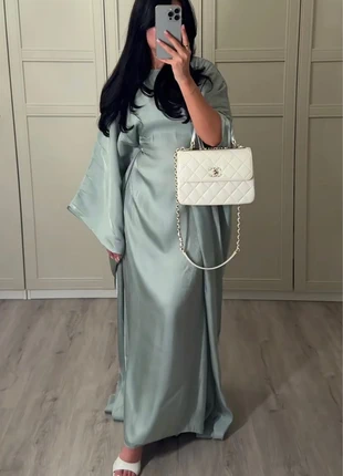 Túnica satinada verde salvia – fluidez elegante y mangas amplias, marque: Local, état: Très bon état, taille: S / 36 / 8, 65,00 €, 68,95 € Protection acheteurs incluse