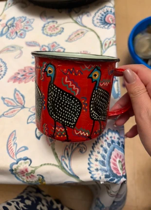 Tasse émaillée vintage artisanale rouge – By Theresa (motif pintades africaines), état: Bon état, 6,00 €, 7,00 € Protection acheteurs incluse