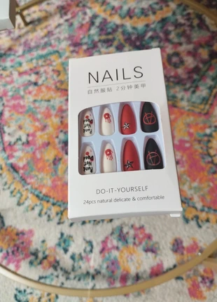 Faux ongles punk, merk: Nails, staat: Nieuw met prijskaartje, € 1,50, € 2,28 inclusief Kopersbescherming