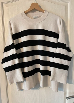 Kaffe off-white & black striped sweater L, merk: kaffe, staat: Heel goed, maat: L / 40 / 12, € 18,00, € 19,60 inclusief Kopersbescherming
