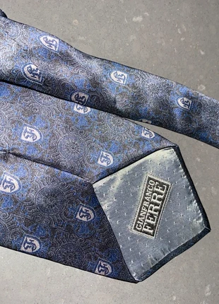 Cravate neuve en soie bleu gris de la marque Gianfranco Ferré, marque: Gianfranco Ferré, état: Neuf sans étiquette, 22,00 €, 23,80 € Protection acheteurs incluse