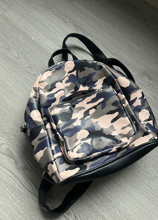 Sac à dos militaire New Look, marque: New Look, état: Très bon état, 5,00 €, 5,95 € Protection acheteurs incluse