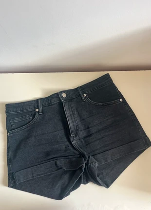 Denim short maat 40, marque: H&M, état: Très bon état, taille: L / 40 / 12, 5,00 €, 5,95 € Protection acheteurs incluse