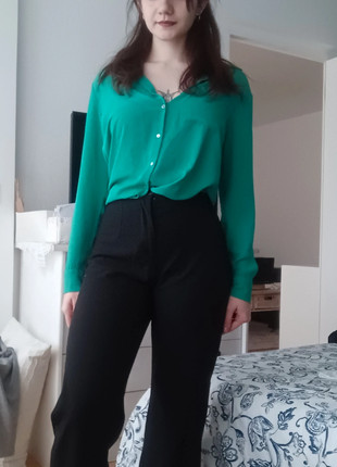 Chemise verte office, marque: H&M, état: Neuf sans étiquette, taille: M / 38 / 10, 14,00 €, 15,40 € Protection acheteurs incluse