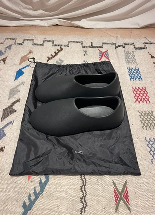 Yeezy SL01, marke: Yeezy, zustand: Neu, mit Etikett, größe: 44.5, 35,00 €, 37,45 € inklusive Vinted-Käuferschutz