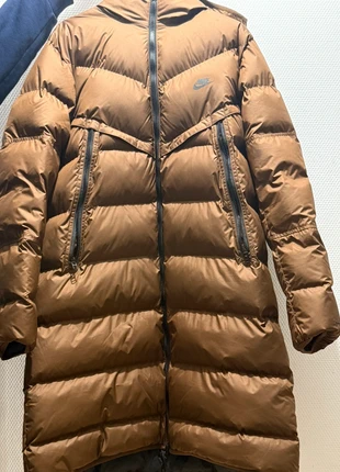 Doudoune longue Nike, merk: Nike, staat: Heel goed, maat: M, € 70,00, € 74,20 inclusief Kopersbescherming