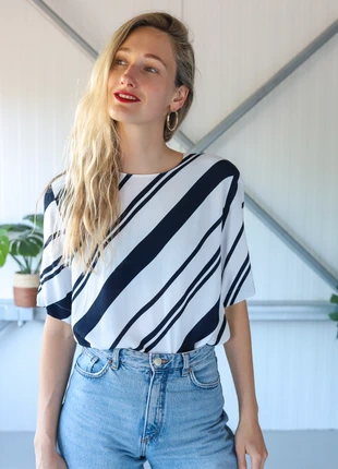 Gerry Weber navy wit gestreept shirt diagonale strepen nautisch preppy schoudervulling zomer, marque: Gerry Weber, état: Très bon état, taille: M / 38 / 10, 6,95 €, 8,00 € Protection acheteurs incluse