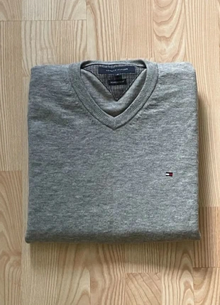 Pull Sweat Col V Tommy Hilfiger gris logo brodé - Taille M Hommes, brand: Tommy Hilfiger, condition: Very good, size: M, €20.00, €21.70 includes Buyer Protection
