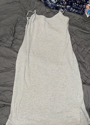 nuisette longue moulante col rond été robe en jersey gris clair à bretelles et côté échancrés, marke: B&C Collection, zustand: Sehr gut, größe: L / 40 / 12, 10,00 €, 11,20 € inklusive Vinted-Käuferschutz