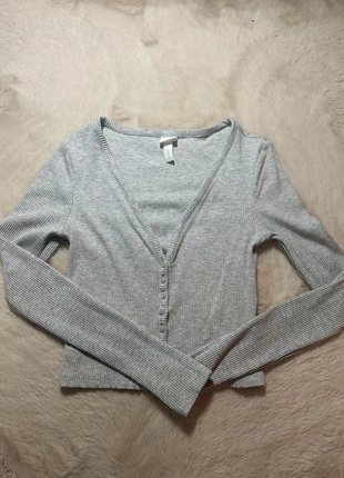 Top / Cardigan Col V, marque: H&M, état: Neuf sans étiquette, taille: XS / 34 / 6, 5,00 €, 5,95 € Protection acheteurs incluse