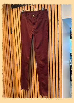 Wow Bordeaux skinny broek van Divided maat 38 Uitverkoop, marque: H&M, état: Très bon état, taille: M / 38 / 10, 5,00 €, 5,95 € Protection acheteurs incluse