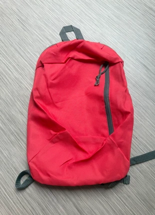 Sac à dos rouge simple, staat: Nieuw zonder prijskaartje, € 2,00, € 2,80 inclusief Kopersbescherming