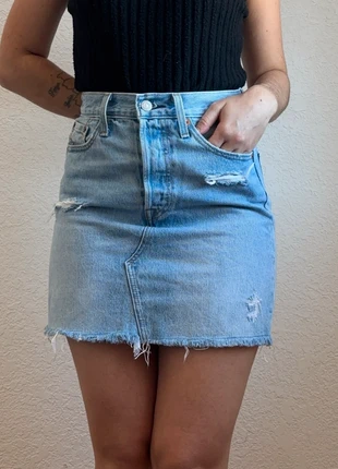 Jupe en jean Levi's premium coton bleu clair destroy court mini W26 S/36 taille haute, marke: Levi's, zustand: Sehr gut, größe: S / 36 / 8, 25,00 €, 26,95 € inklusive Vinted-Käuferschutz