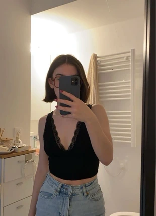 Haut décolleté en dentelle noire Bershka, marke: Bershka, zustand: Neu, größe: XS / 34 / 6, 9,00 €, 10,15 € inklusive Vinted-Käuferschutz