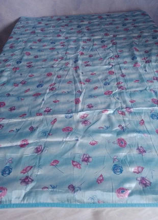 Couvre lit 200 x 200cm - motif bleu floral, staat: Heel goed, maat: 155-190 cm x 200-220 cm, € 12,00, € 13,30 inclusief Kopersbescherming