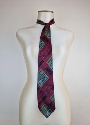 Cravate vintage Moschino bordeaux y2k motif classe, marque: Moschino, état: Très bon état, 15,00 €, 16,45 € Protection acheteurs incluse