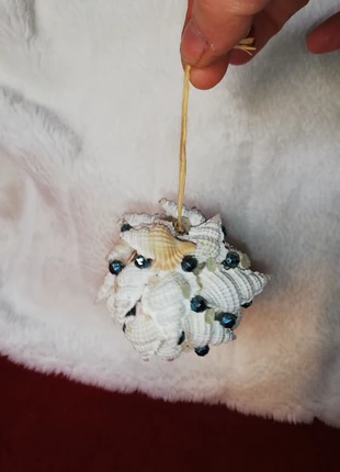 Boule coquillages blancs perles bleues, brand: Les Coloquintes Associées, condition: New without tags, €2.50, €3.33 includes Buyer Protection